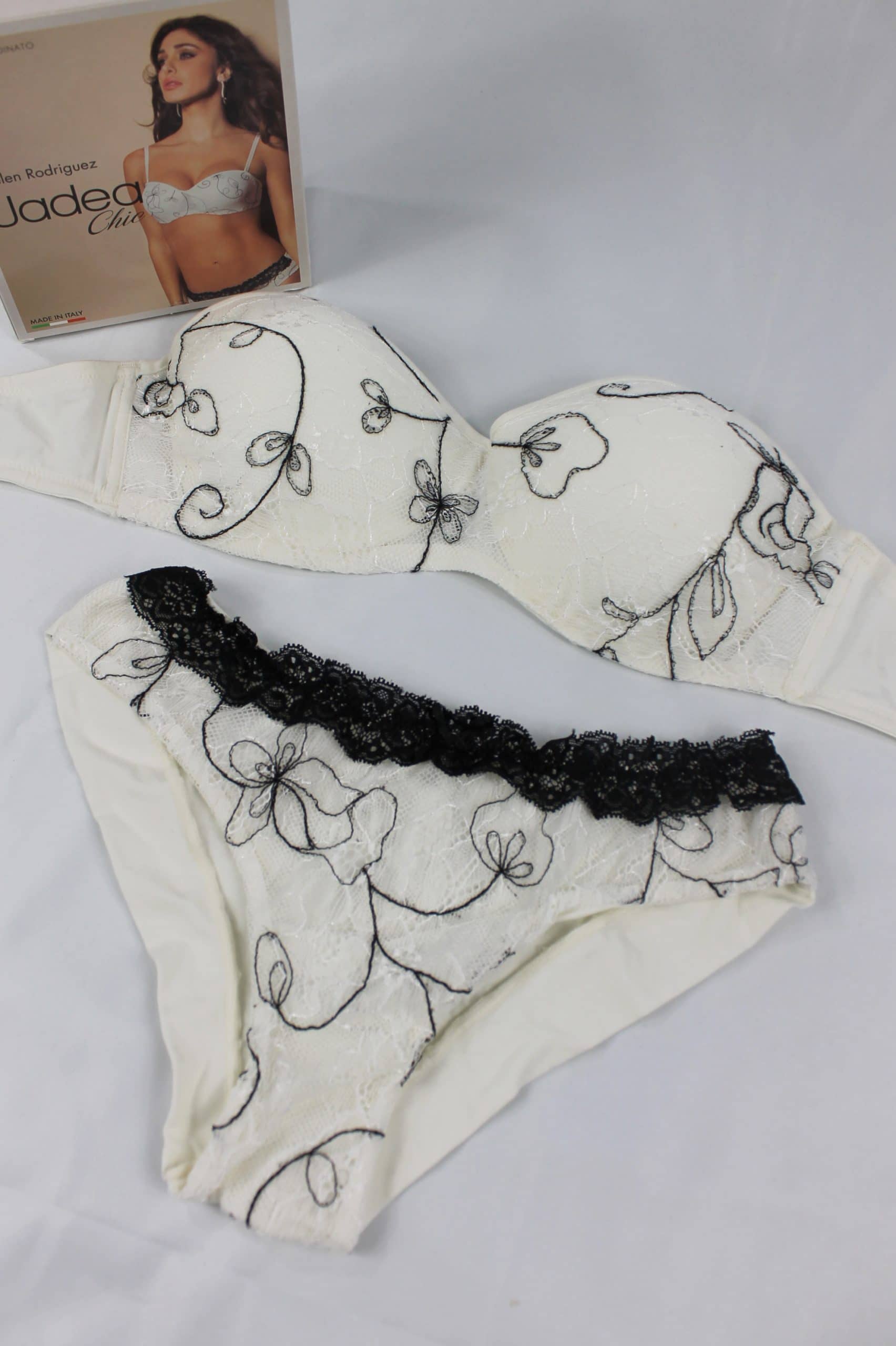 Completino Reggiseno a Fascia e Slip Jadea 4925 - immagine 2